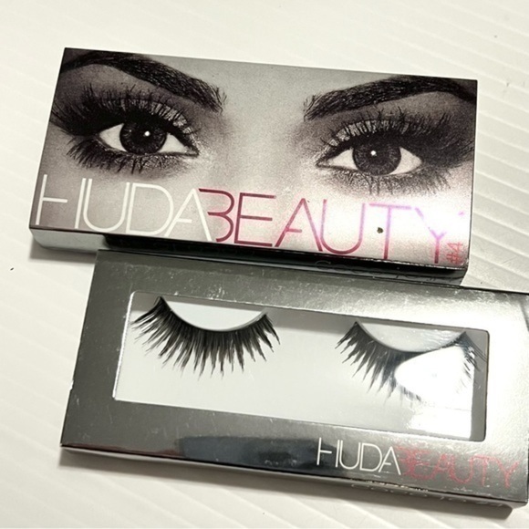 Huda Beauty False Lashes Black Women Cocojo #4 - Picture 1 of 4